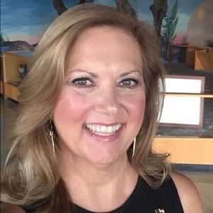 Meet your Posher, Debbie